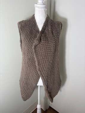 Dolce Cabo Grayish Tan Faux Fur Sleeveless Vest Sz M